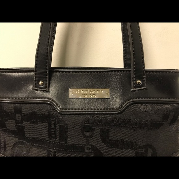 Nice Black Faux Leather Pattern Material Handbag! - Picture 7 of 11
